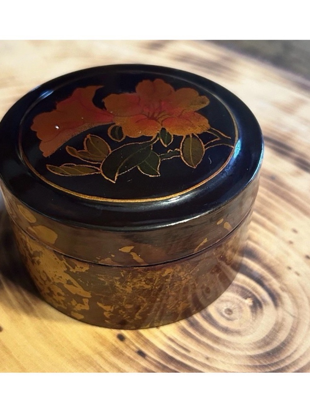 Vintage Black Lacquered Box Beautiful Jewelry/Trinket box With Flowers On Top